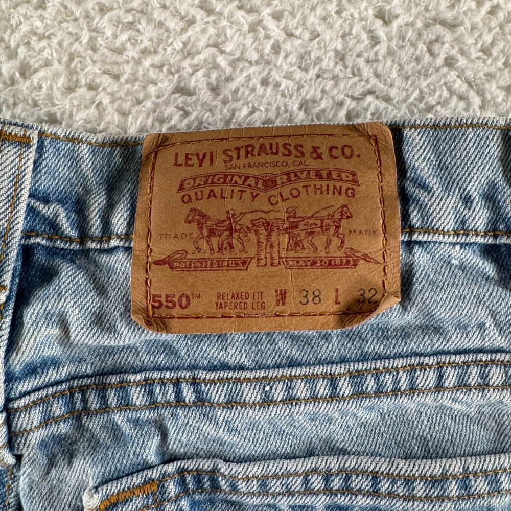 Vintage Levis 550 Jeans Mens 38x32 Blue Relaxed Tapered 90s Light Wash Made USA - Picture 3 of 13